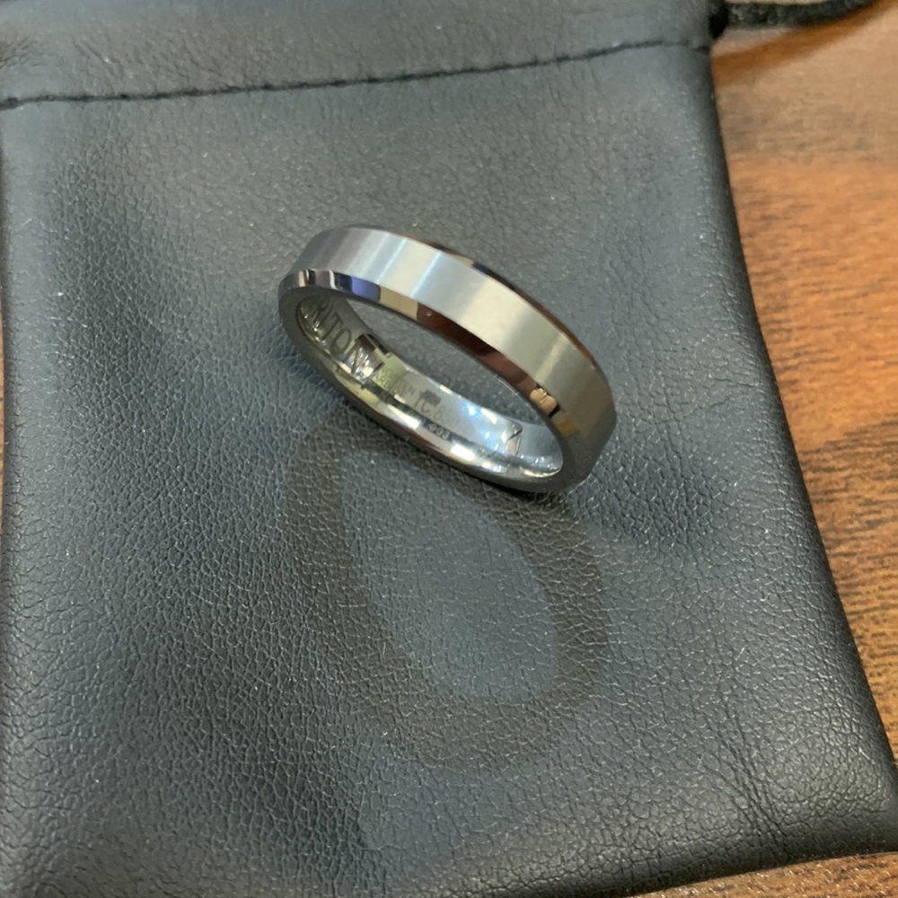 Triton Beveled Tungsten Carbide Sz 9.5 5 MM Band NWT
